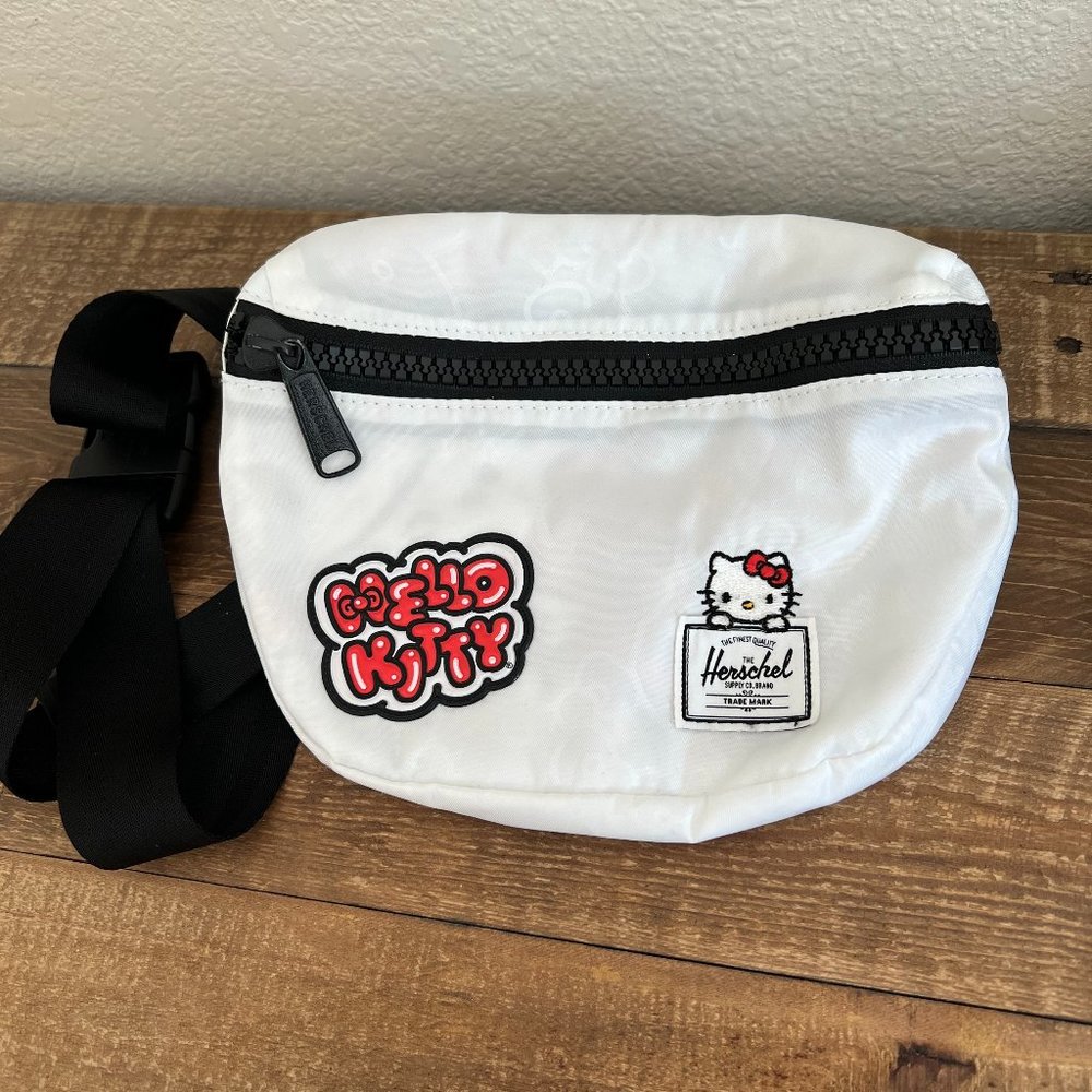 HERSCHEL SUPPLY CO. x Hello Kitty White Fifteen Fanny Pack